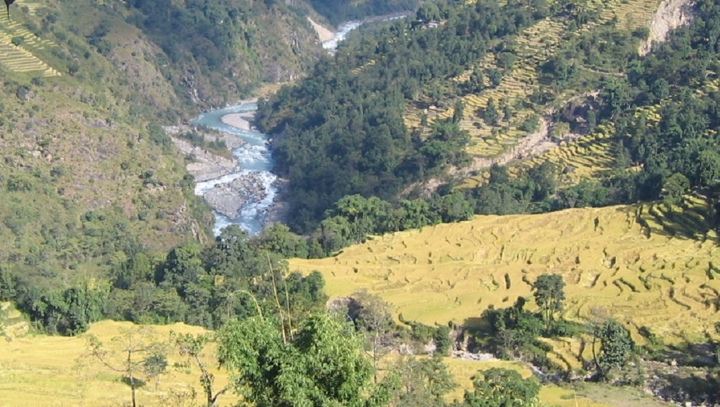 Jagat (1310m) - Dharapani (1960m)