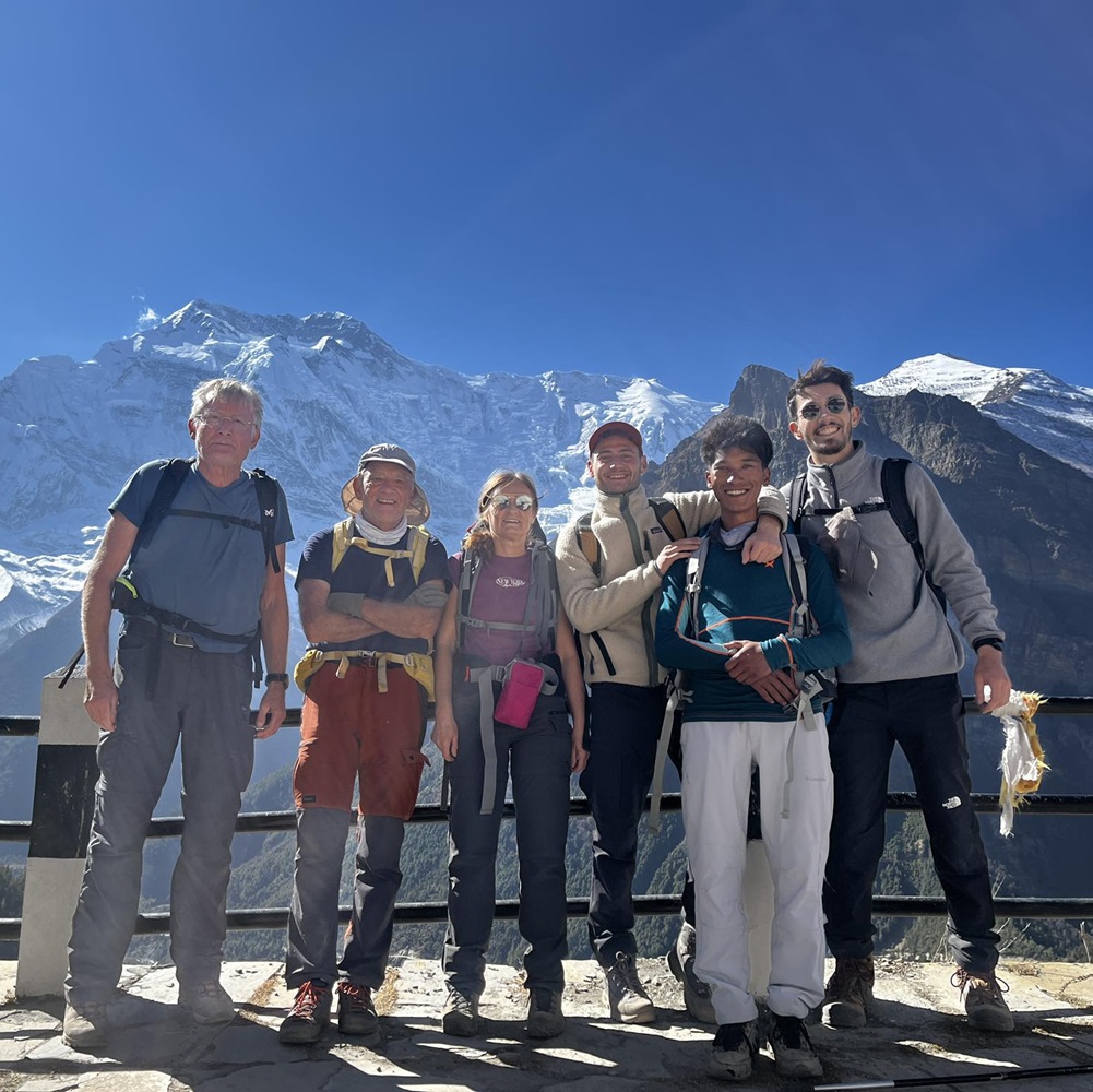 Ledar (4200m) - Thorong Phedi (4525m) 