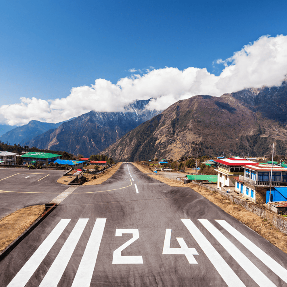 Vol pour Lukla (2850m) et trek vers Phakding (2610m)